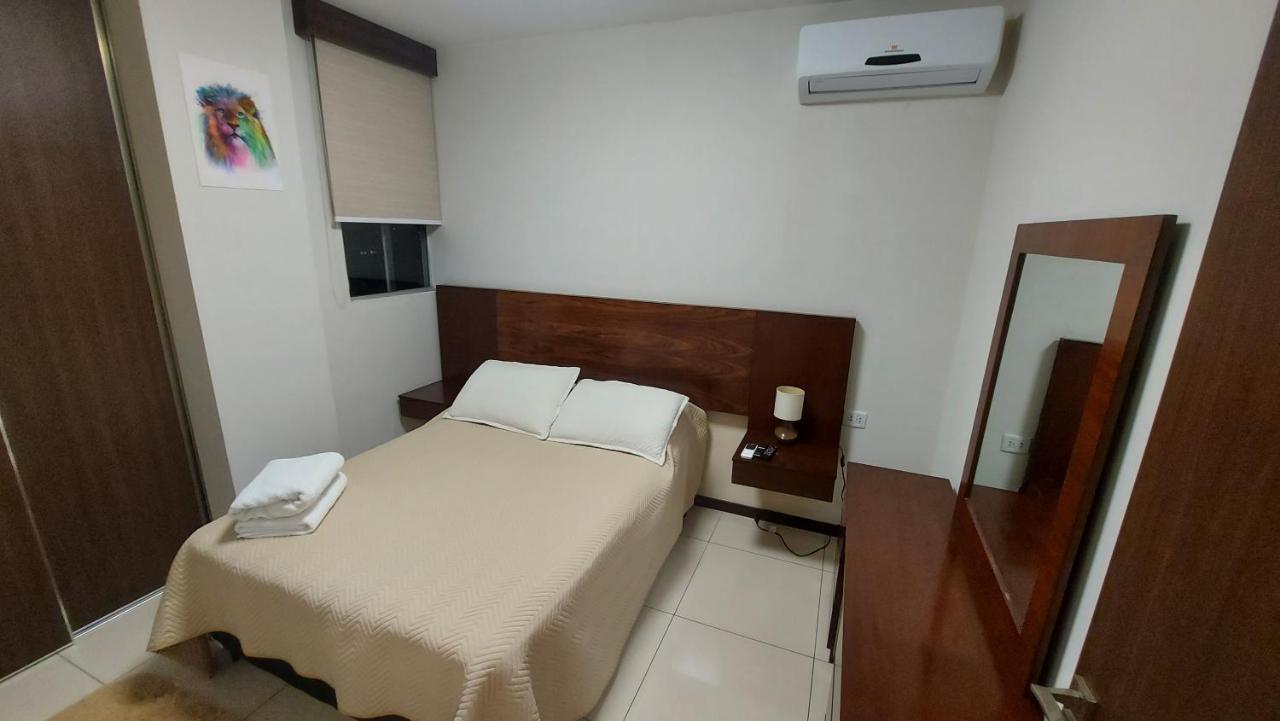 Hermoso Y Unico Apartamento Moderno, En Pleno Centro De Santa Cruz, Con Netflix Wi-Fi De 60 Mb, Estacionamiento Gratis Y Ac En Todos Los Ambientes Santa Cruz de La Sierra Eksteriør bilde