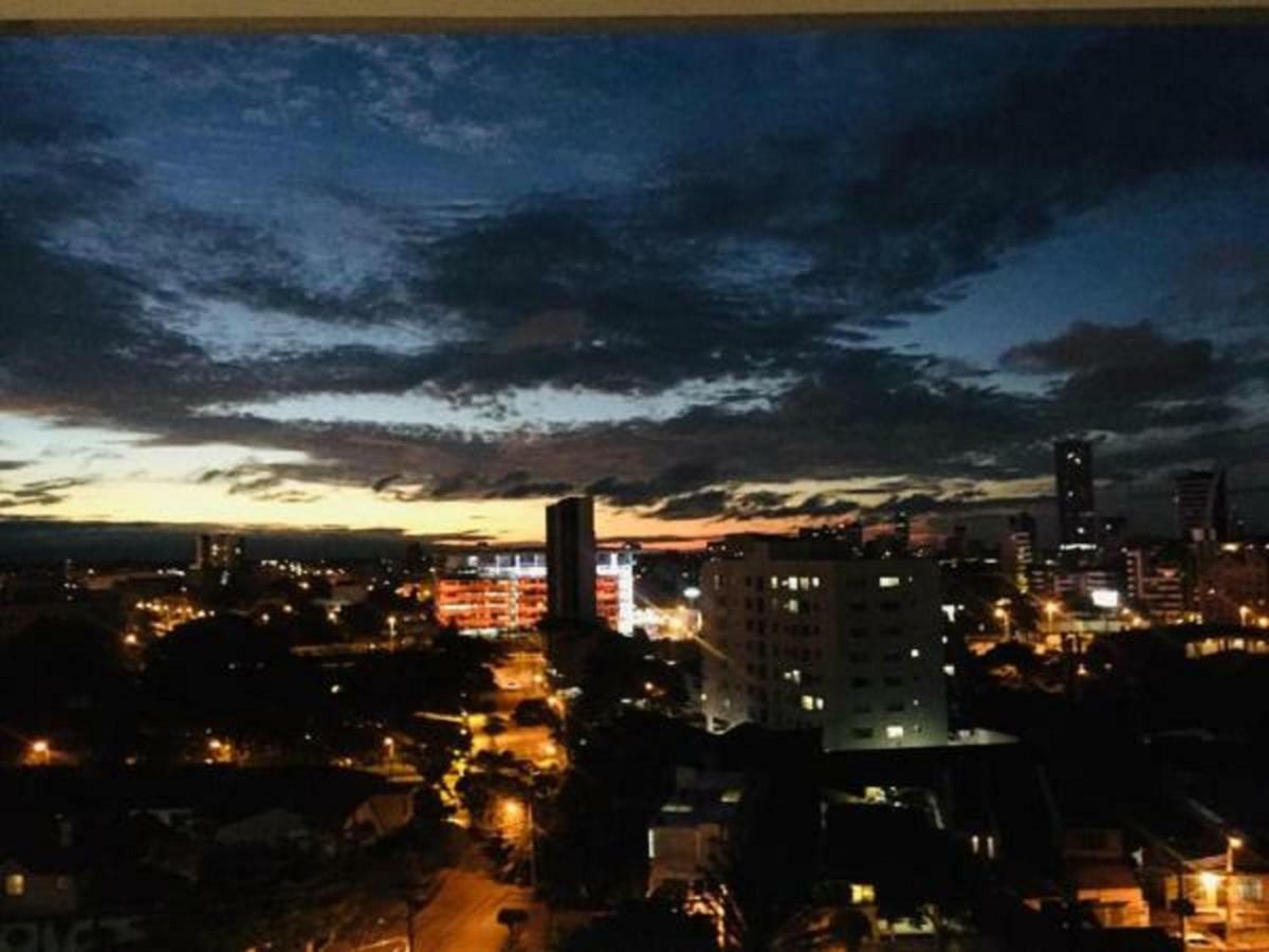 Hermoso Y Unico Apartamento Moderno, En Pleno Centro De Santa Cruz, Con Netflix Wi-Fi De 60 Mb, Estacionamiento Gratis Y Ac En Todos Los Ambientes Santa Cruz de La Sierra Eksteriør bilde